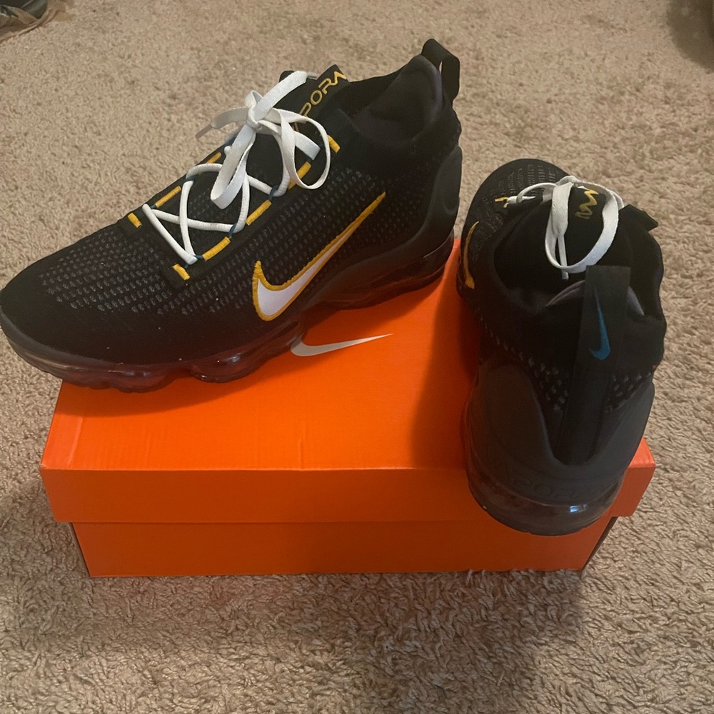 Nike Air VaporMax 2021 FK “Black/White/University Gold/Dark Grey” Men's Shoe